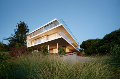 Swatt + Partners Shape a Hillside Home Overlooking San Francisco Bay
