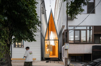 Vinklu Turns Forgotten Plot in Bucharest Into Tiny Coffee Shop